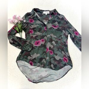 Cloth & Stone Anthropologie Camouflage & Floral Blouse - Size Small